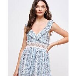 NWT‎ En Creme Women’s Sleeveless Ruffle Crochet Lace Romper Size M Blue White